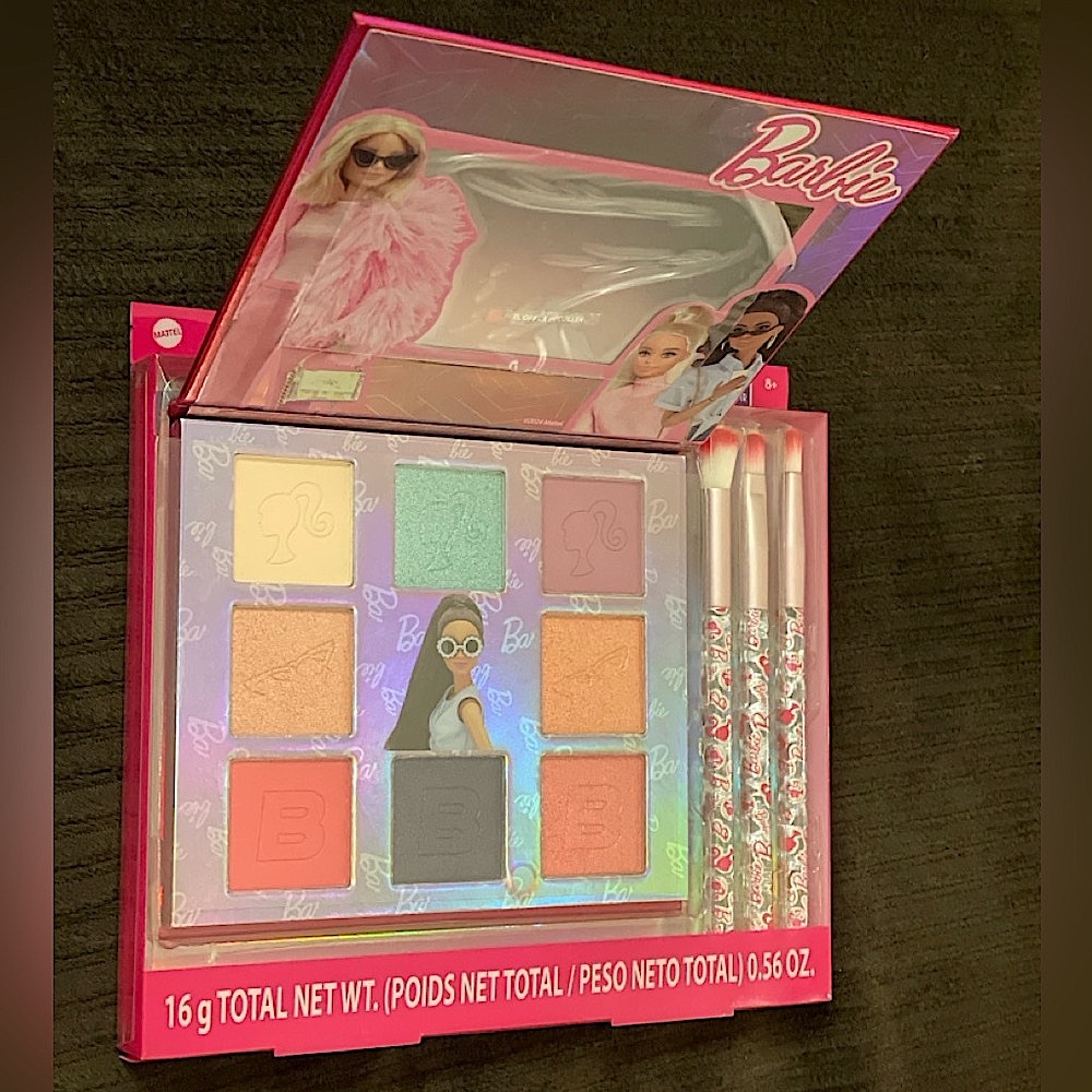 Barbie Beauty Set — Eyeshadow Palette, Makeup Brushes, and Mirror - Picture 14 of 16